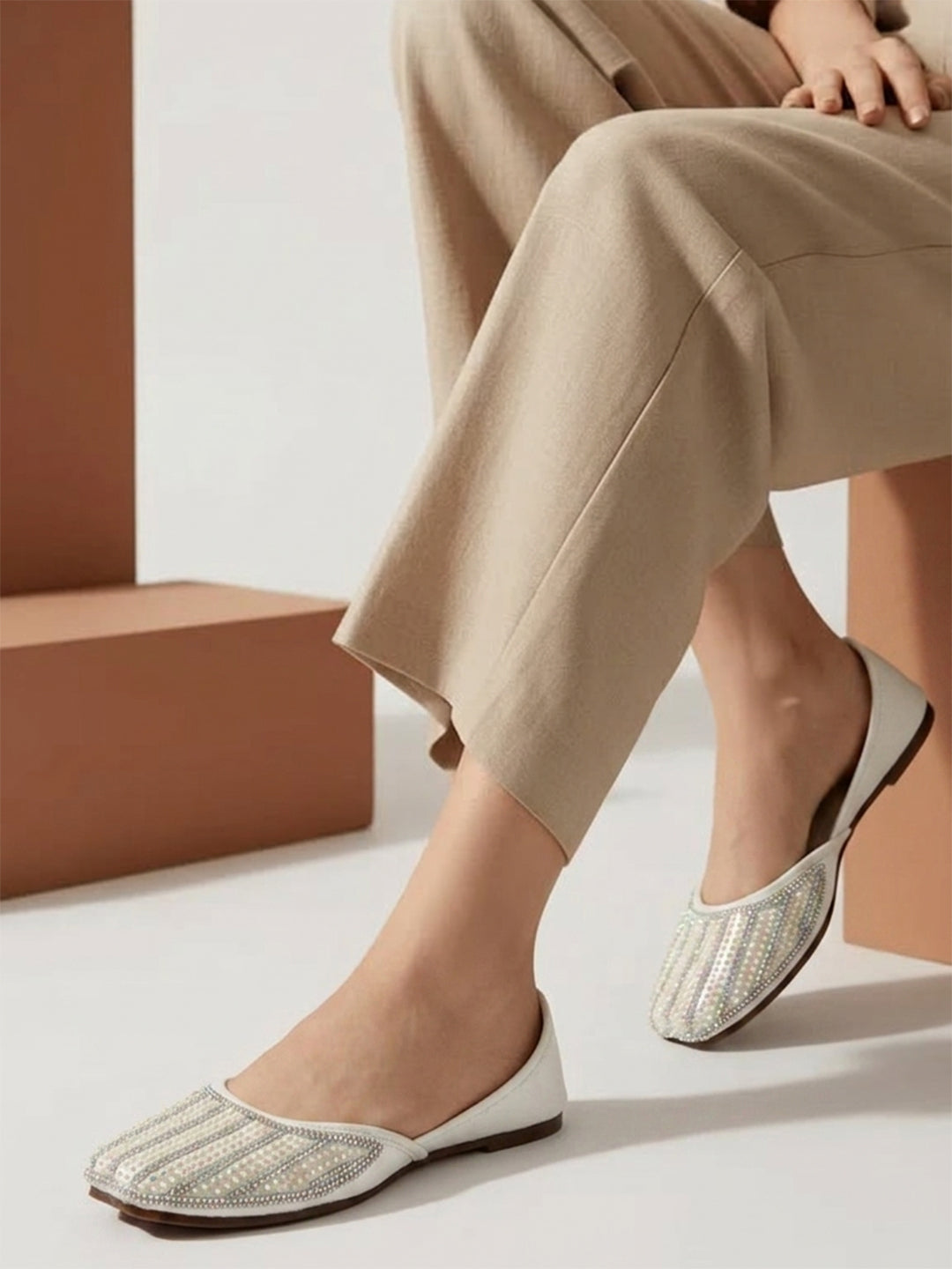 Planet Walk RANI 2137 White Flats - Side