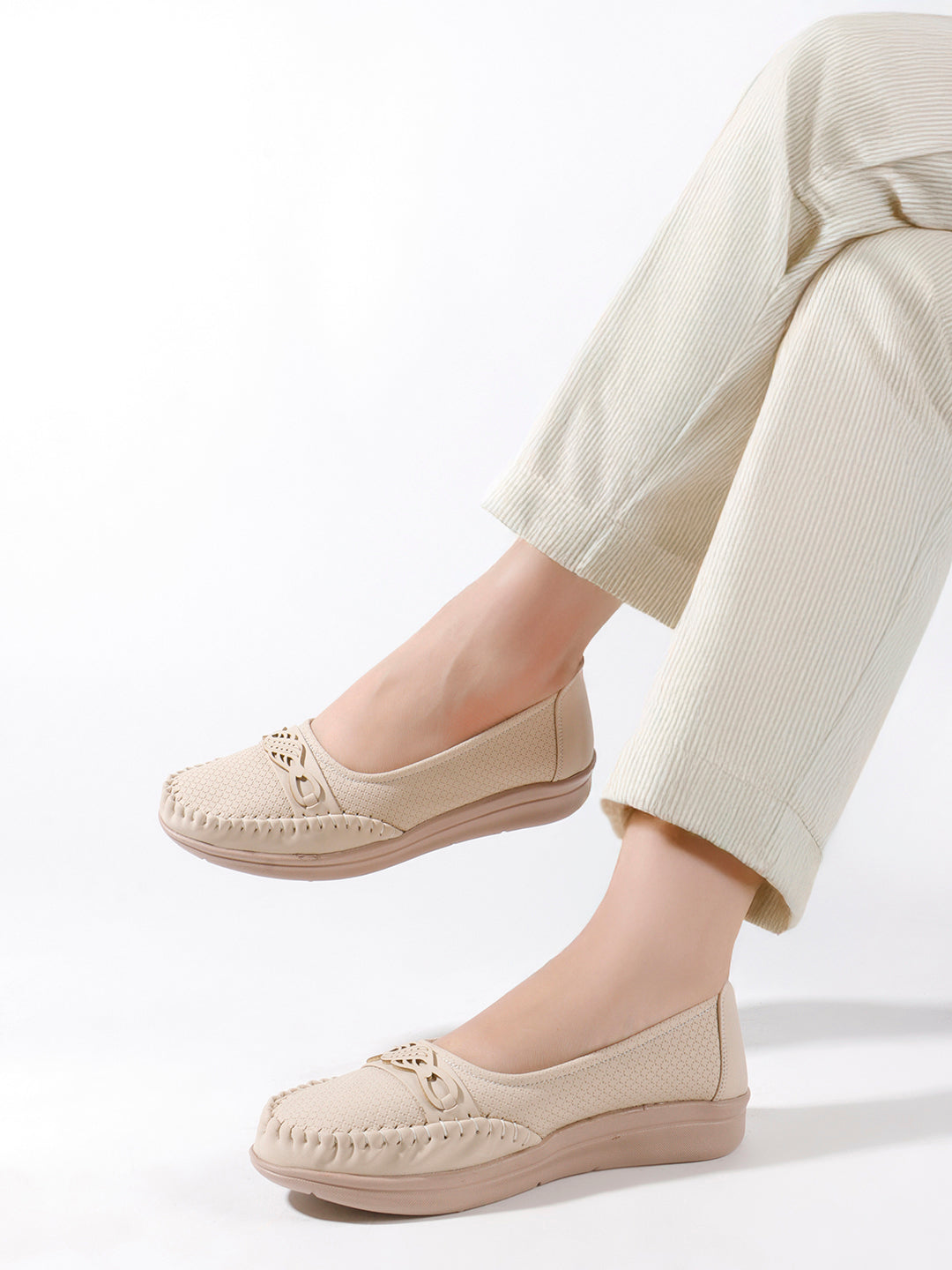 SHOECUBE COMFY 101 Beige Loafers - Back