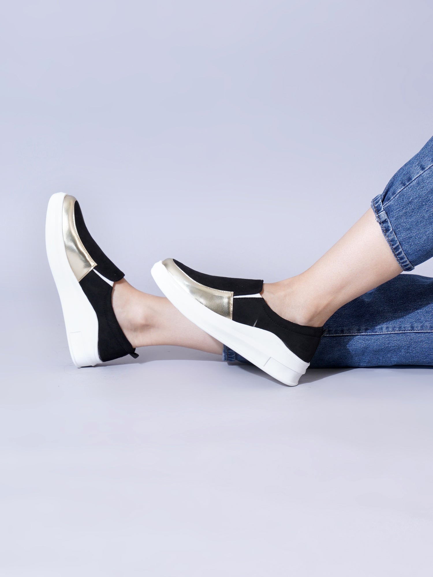 Planet Walk Gud Women's Sneakers - Black/Gold